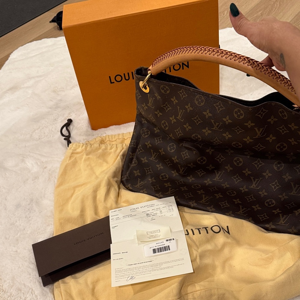 Authentic Louis Vuitton Artsy Shoulder Bag Dark Brown Monogram